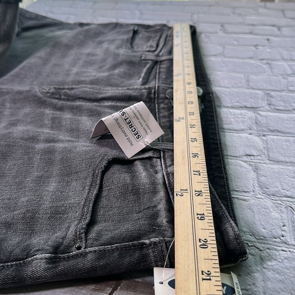 Old Navy Women’s High Rise Shorts Secret Slim Pockets 18 NEW Gray Charcoal - Picture 10 of 15